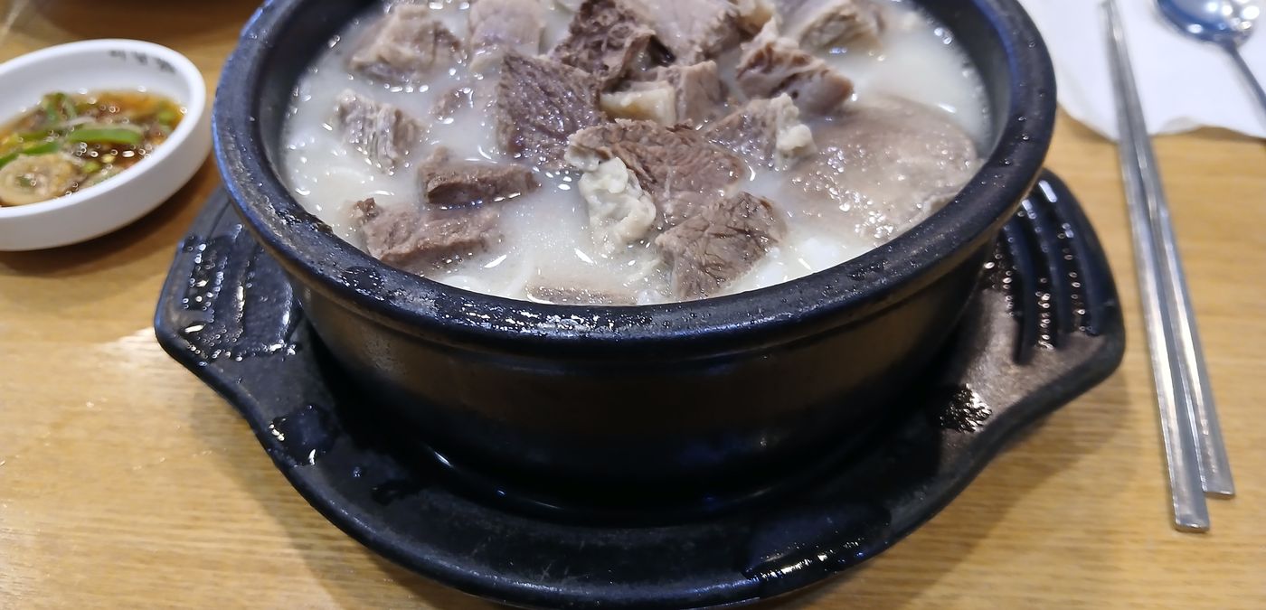 Seolleongtang. It tastes of very little until you salt it — that is the dish working as intended.